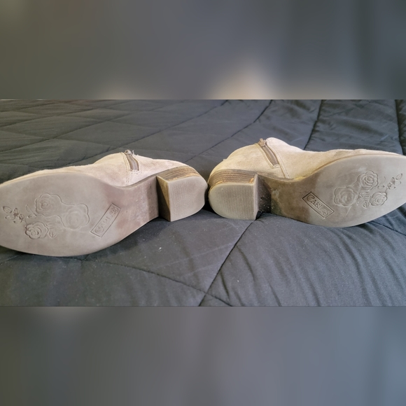 Carlos Santana Ankle Booties - Picture 4 of 5